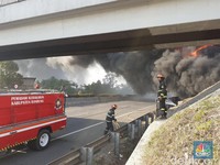 Tol Purbaleunyi Macet Gegara Pipa Terbakar, Ini Alternatifnya