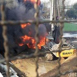 Pembersihan Sisa BBM Pipa Pertamina Masih Terhambat Crane