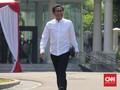Berbaju Putih, Kakak Cak Imin Semringah Datangi Istana