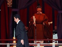 Bermalam dengan Dewi & Habis Rp 350 M, Kaisar Jepang Dikritik