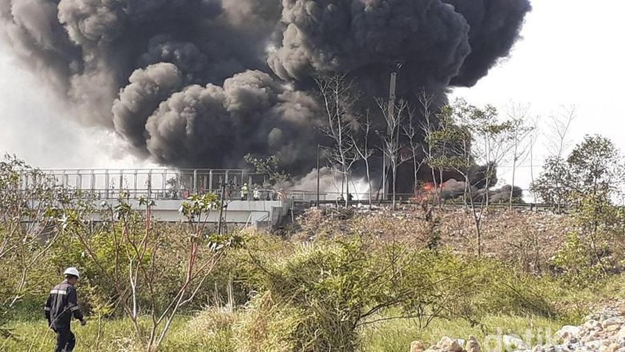 Proyek kereta cepat tetap berlanjut meski sempat memicu terbakarnya pipa BBM Pertamina.