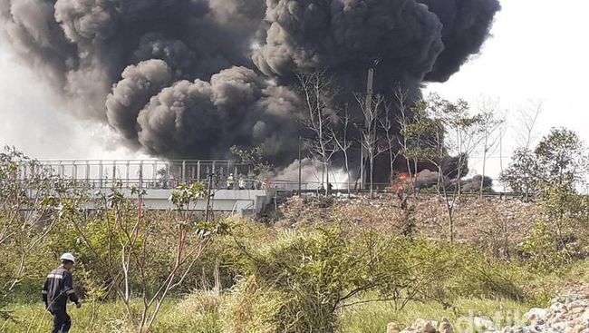 Insiden Pipa Terbakar, Proyek Kereta Cepat Tetap Lanjut - CNBC Indonesia