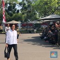 Pakai Baju Putih, Sri Mulyani Tiba di Istana Negara
