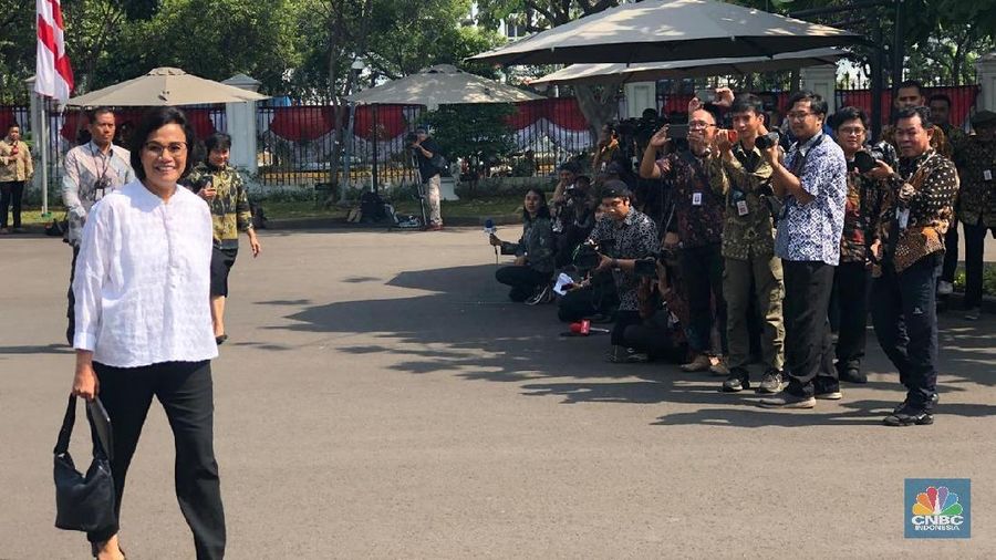 Sri Mulyani menjadi sosok yang pertama tiba di Istana Kepresidenan pada hari ini.