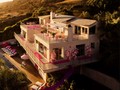 Kini Bisa Bermalam di Rumah Barbie Sungguhan