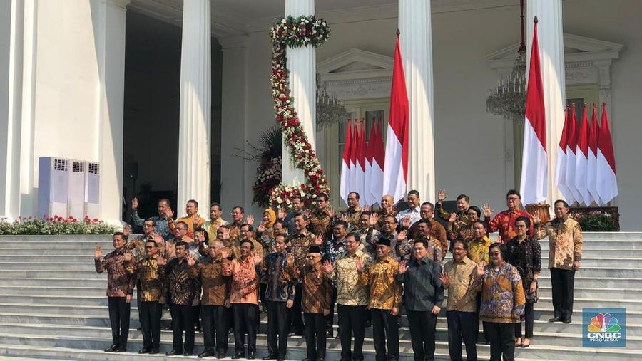 Banyak nama baru yang mengisi formasi menteri, khususnya menteri yang menjabat bidang ekonomi.