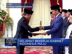 Jokowi Serahkan SK Menteri Kabinet Indonesia Maju