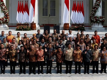 Gaya Jokowi Umumkan 38 Menteri Kabinet Indonesia Maju