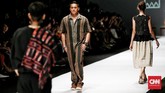 Palet warna Bumi yang didominasi cokelat dan turunannya mewarnai ragam koleksi teranyar Oscar ini. (CNN Indonesia/ Andry Novelino)