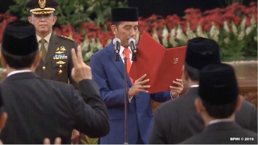 Presiden Joko Widodo (Jokowi) bersama Wapres Ma'ruf Amin menggelar Sidang Kabinet Paripurna dengan Menteri Kabinet Indonesia Maju.