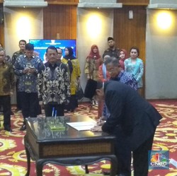 Darmin Sebut Kantor Menko Menyedihkan ke Airlangga, Kenapa?