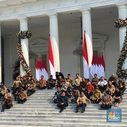 Duduk Bersila, Jokowi Kenalkan Menteri Kabinet Indonesia Maju