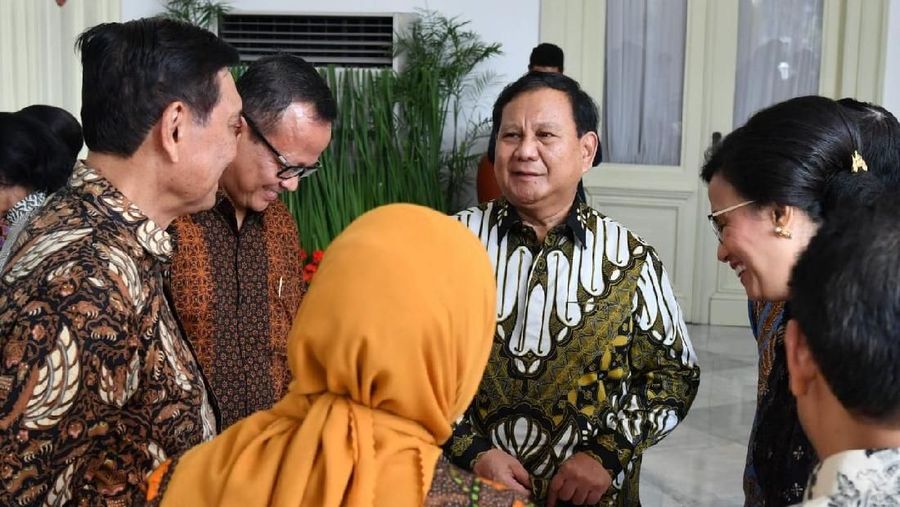 Suasana akrab tampak terlihat sebelum pengumuman pagi ini.