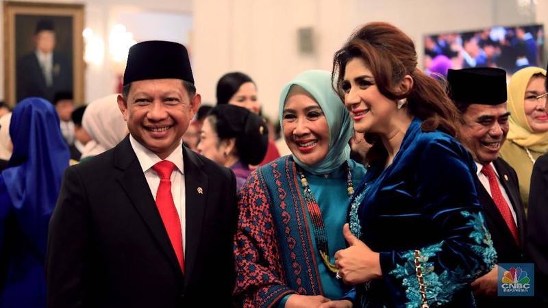 Menteri dan para pendamping Para Menteri Kabinet Indonesia Maju.