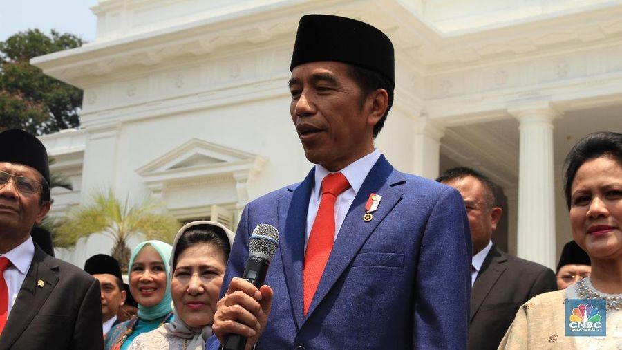 Jokowi secara resmi menandatangani aturan tunjangan bagi Duta Besar Luar Biasa dan Berkuasa Penuh (LBBP) sampai dengan jajaran staf.