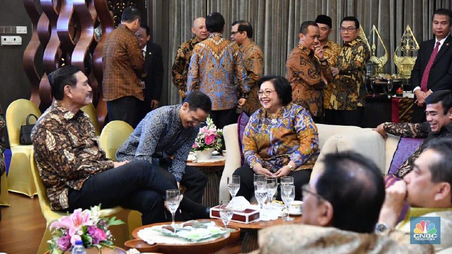 Suasana akrab tampak terlihat sebelum pengumuman pagi ini.