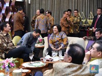 Luhut 35 Tahun Gendong Ransel & Menteri Muda Selain Nadiem