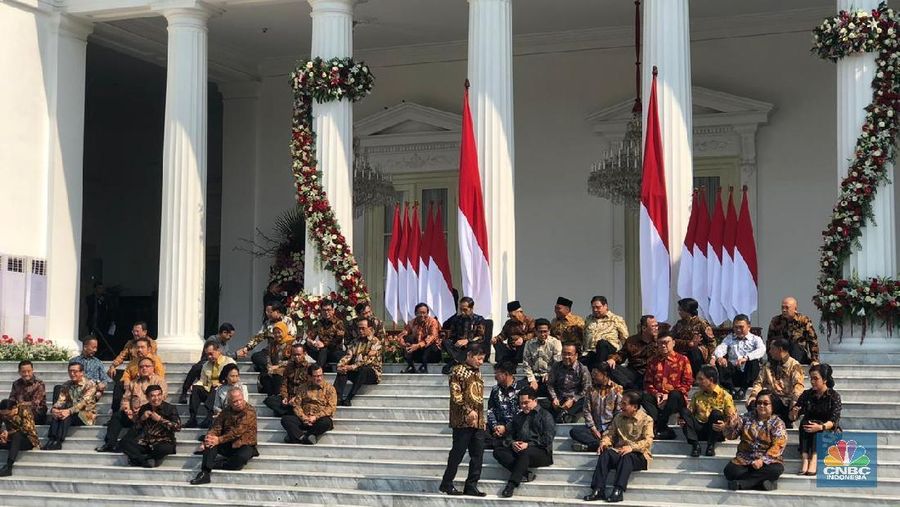 Pada kesempatan yang sama, Jokowi juga berpesan tujuh hal kepada para menteri.