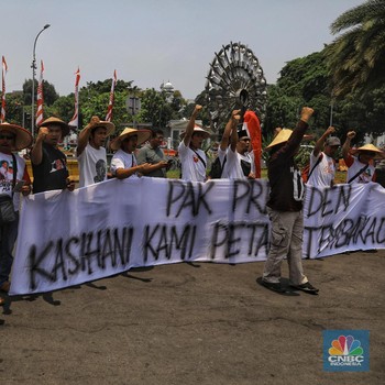 Pak Jokowi! Belasan Petani Tembakau Protes Cukai Rokok Naik