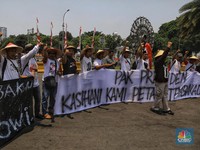 Pak Jokowi! Belasan Petani Tembakau Protes Cukai Rokok Naik