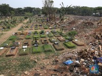 Makam di TPU Tanah Kusir Malah Jadi Tempat Pembuangan Sampah