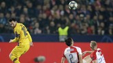 Barcelona kini semakin kokoh di puncak klasemen dengan koleksi tujuh poin atau unggul tiga angka dari Inter Milan yang menguntit di posisi kedua. (AP Photo/Petr David Josek)