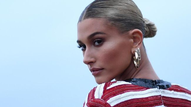 Disebut Sindir Lagu Baru Selena Gomez, Hailey Buka Suara