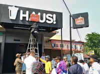 Gubernur Anies Sikat Restoran Sampai Rumah yang Nunggak Pajak