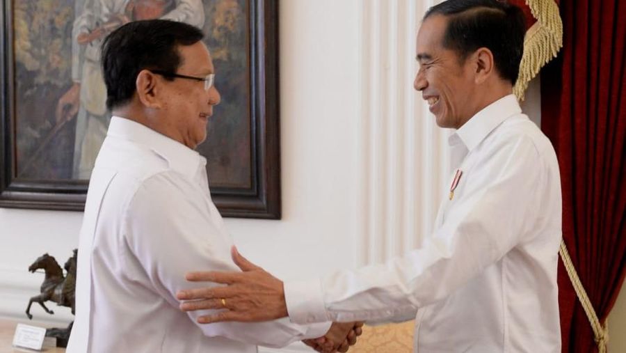 Prabowo bukanlah orang baru dalam politik. Ia sebelumnya sempat menjadi oposisi dan lawan Jokowi-Ma'ruf Amin dalam Pilpres 2019.