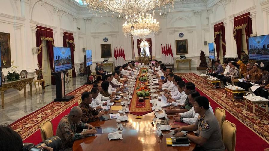 Presiden Joko Widodo (Jokowi) menggelar sidang kabinet paripurna perdana bersama jajaran Kabinet Indonesia Maju di Istana Merdeka