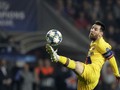 FOTO: Gol Bunuh Diri Bantu Barcelona Menang di Liga Champions
