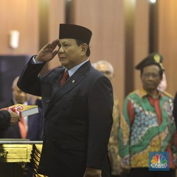 Salam Komando! Begini Gaya Prabowo & Ryamizard Saat Sertijab