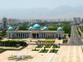 Yakin Nihil Corona, Warga Turkmenistan Gladi Resik Berdekatan