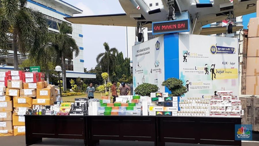 Barang impor merajalela dan membanjiri RI yang dijual melalui e commerce dengan harga di bawah batasan kena bea masuk.