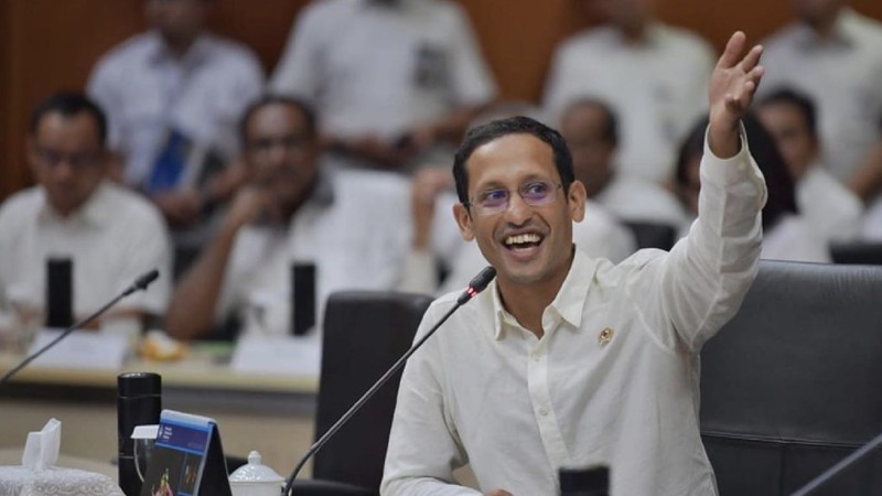 Hari kedua menjabat sebagai Menteri Pendidikan dan Kebudayaan, Nadiem Makarim datangi rapat pimpinan tingkat kementrian.