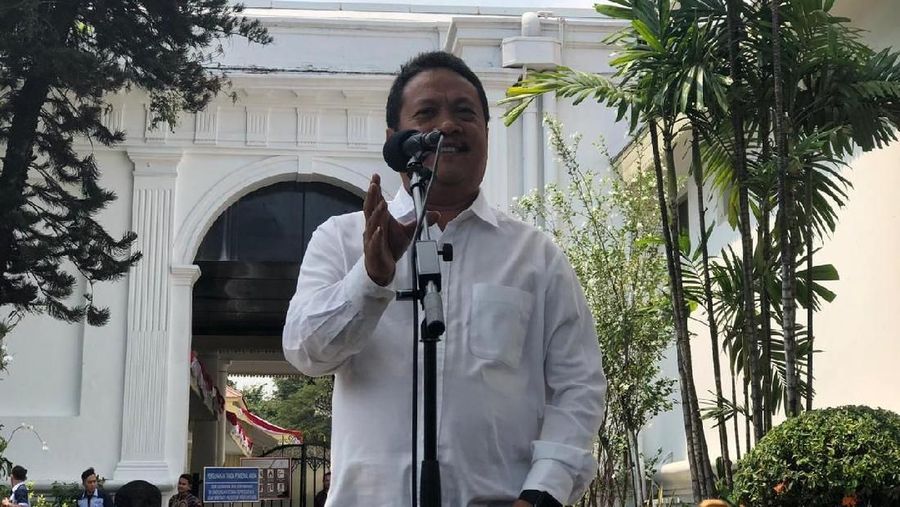 Sakti Wahyu Trenggono mengonfirmasi dirinya dipanggil Presiden Joko Widodo (Jokowi) untuk menjadi Wakil Menteri Pertahanan (Wamenhan).