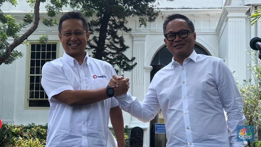Akhirnya Direktur Utama Bank Mandiri Tbk, Kartika Wirjoatmodjo dan Direktur Utama MIND ID yaitu Budi Gunadi Sadikin menjadi Wakil Menteri BUMN.