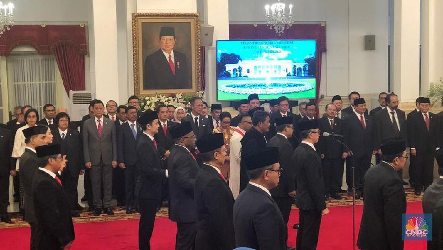 Para wamen akan mendapatkan gaji, tunjang, dan fasilitas negara.