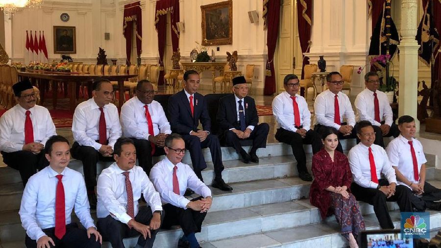 Siang ini (25/10/2019), Presiden RI Joko Widodo (Jokowi) melantik 12 Wakil Menteri di Kompleks Istana Kepresidenan.