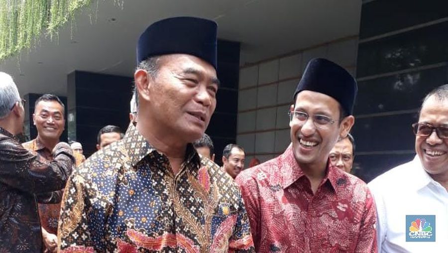 Menteri Pendidikan dan Kebudayaan (Mendikbud) Nadiem Makarim buka-bukaan soal pekerjaan pertamanya sebagai menteri pendidikan. Salah satunya soal koordinasi
