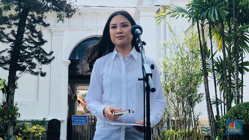 Angela Tanoesoedibjo adalah satu nama yang ditunjuk sebagai wakil menteri (wamen) di jajaran Kabinet Indonesia Maju periode 2019-2024.