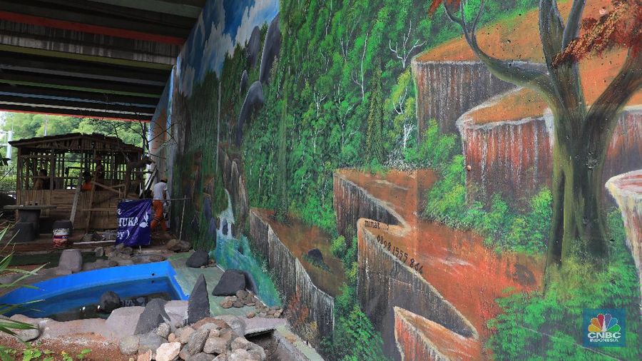 Proyek lukisan ini memakan anggaran Rp 35 juta dengan dua orang seniman lukis.