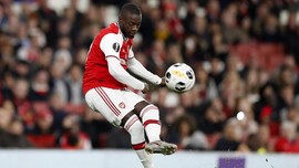 FOTO: Tendangan Bebas 'Ajaib' Pepe Bawa Arsenal Menang