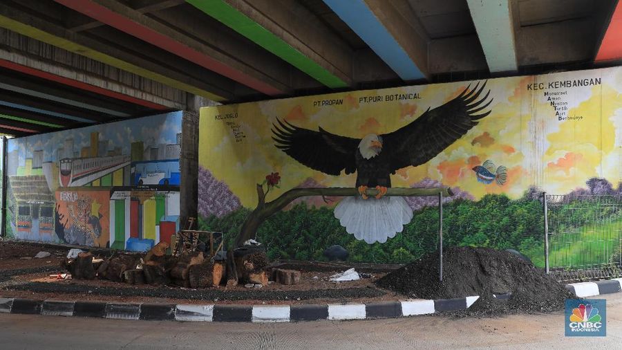 Proyek lukisan ini memakan anggaran Rp 35 juta dengan dua orang seniman lukis.