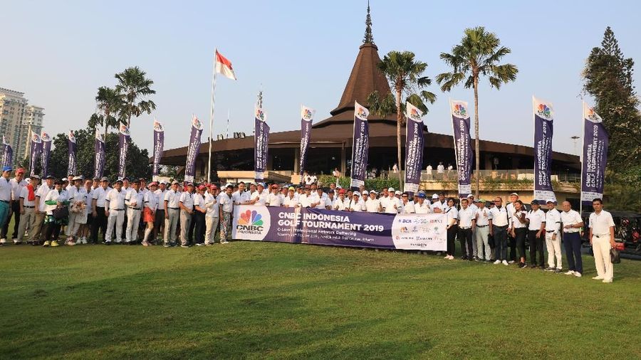 Menteri Komunikasi dan Informatika Johnny Plate berpartisipasi dalam CNBC Indonesia Golf Tournament 2019 di Pondok Indah Golf Course, Sabtu (26/10/2019).