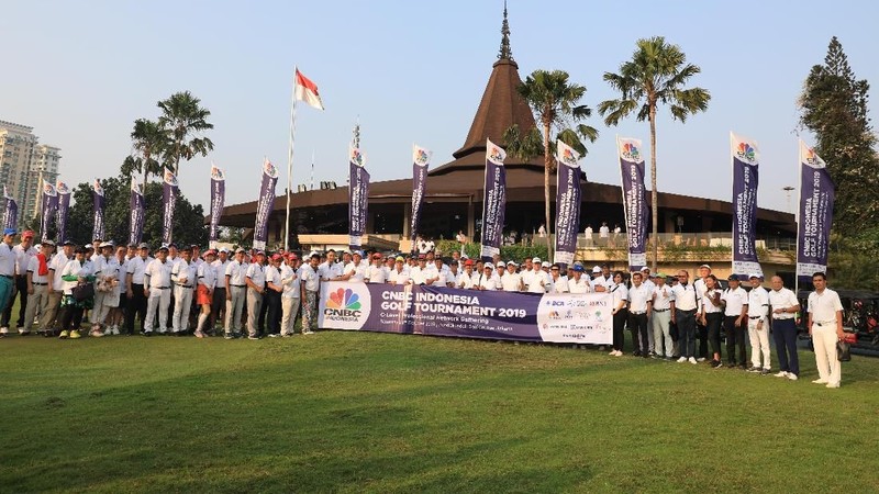 Menteri Komunikasi dan Informatika Johnny Plate berpartisipasi dalam CNBC Indonesia Golf Tournament 2019 di Pondok Indah Golf Course, Sabtu (26/10/2019).