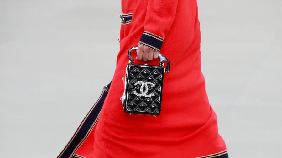 FILE PHOTO: A model presents a creation during the Cruise 2020 collection show for French fashion house Chanel at the Grand Palais in Paris, France, May 3, 2019. REUTERS/Gonzalo Fuentes/File Photo