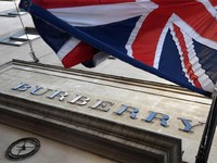 Dunia Fesyen Terguncang, Burberry Umumkan PHK 1.700 Pekerja