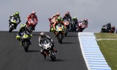Valentino Rossi sempat memimpin di lap awal hingga kemudian terus merosot sejak lap ketiga dan harus puas finis kedelapan. (AP Photo/Andy Brownbill)