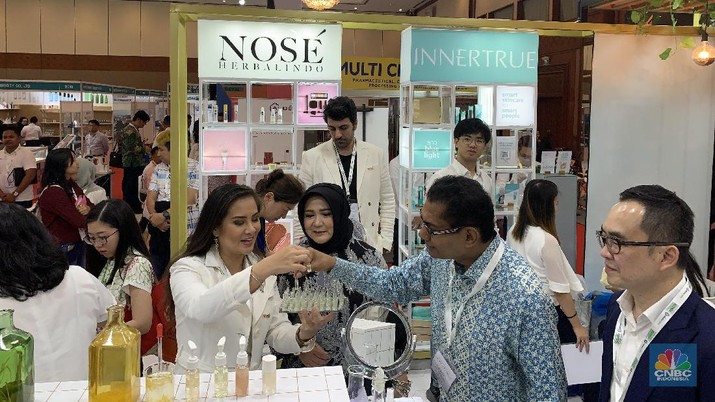 Bisnis Kosmetik (CNBC Indonesia/Lynda Hasibuan) Bisnis Kosmetik (CNBC Indonesia/Lynda Hasibuan)